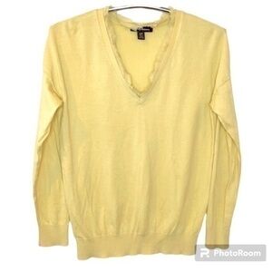TOMMY BAHAMA | Women’s Yellow Frayed         V-Neck TOMMY BAHAMA Sweater, SP